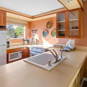 Bamboo Suite, 1 Bedroom, Sleeps 4, Pool & Bbq, Pre-Renovation Summer Sale Kihei